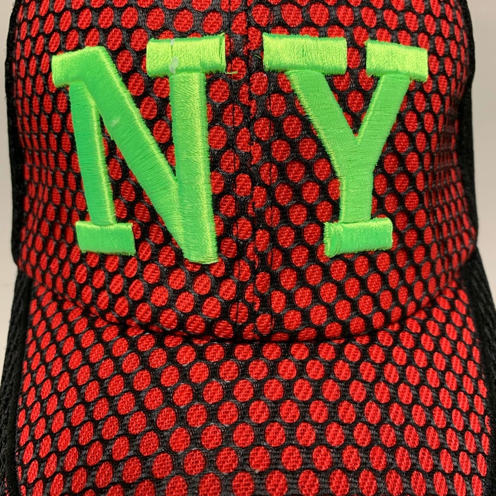 NYC hat Velcro adjustability red black - Picture 2 of 11